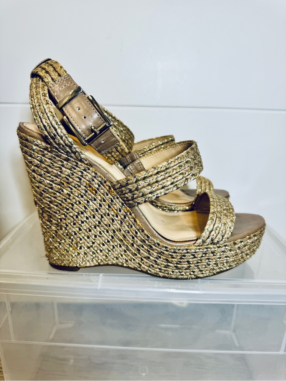 VINCE CAMUTO | Woven Gold Platform Wedge Sandals | 9